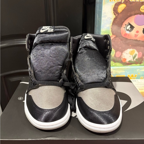 Jordan 1 Retro High OG Satin Shadow (Women's) - Picture 5 of 9